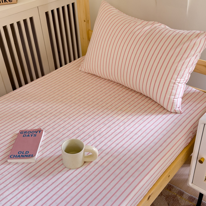 91家纺网 家纺一手货源 找家纺 金丝鸟家纺 2024新款A类全棉色织水洗棉单床笠系列（学生床） 桃粉中条