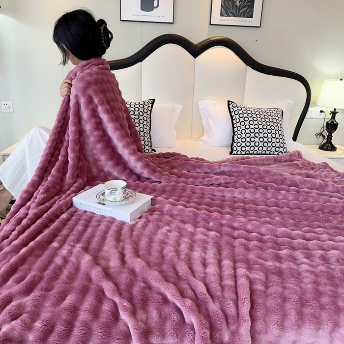 91家纺网 家纺一手货源 找家纺 兜米家居 2024新款纯色仿兔毛泡泡毛毯牛奶绒毛毯午睡毯 木槿紫