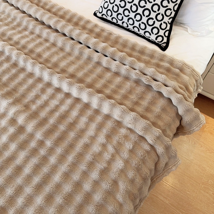 91家纺网 家纺一手货源 找家纺 兜米家居 2024新款纯色仿兔毛泡泡毛毯牛奶绒毛毯午睡毯 奶咖色