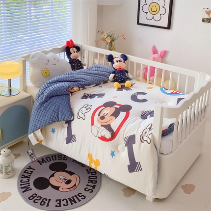 91家纺网 家纺一手货源 找家纺 兄弟坊 2025新款正版授权卡通针织棉豆豆绒秋冬儿童被（婴儿床） 大头米奇