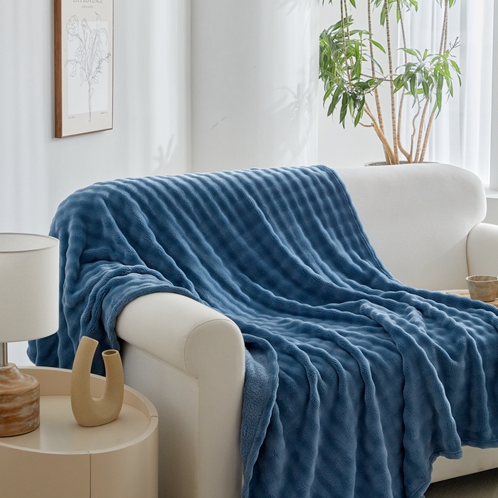 91家纺网 家纺一手货源 找家纺 （总）巴木赫 2024新款法兰绒泡泡卷边毯子毛毯