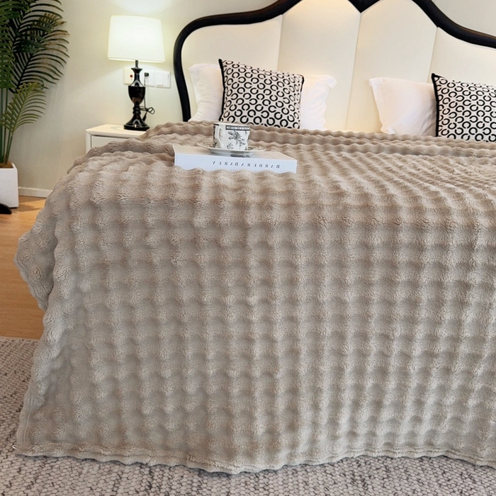 91家纺网 家纺一手货源 找家纺 兜米家居 2024新款纯色仿兔毛泡泡毛毯牛奶绒毛毯午睡毯 奶咖色