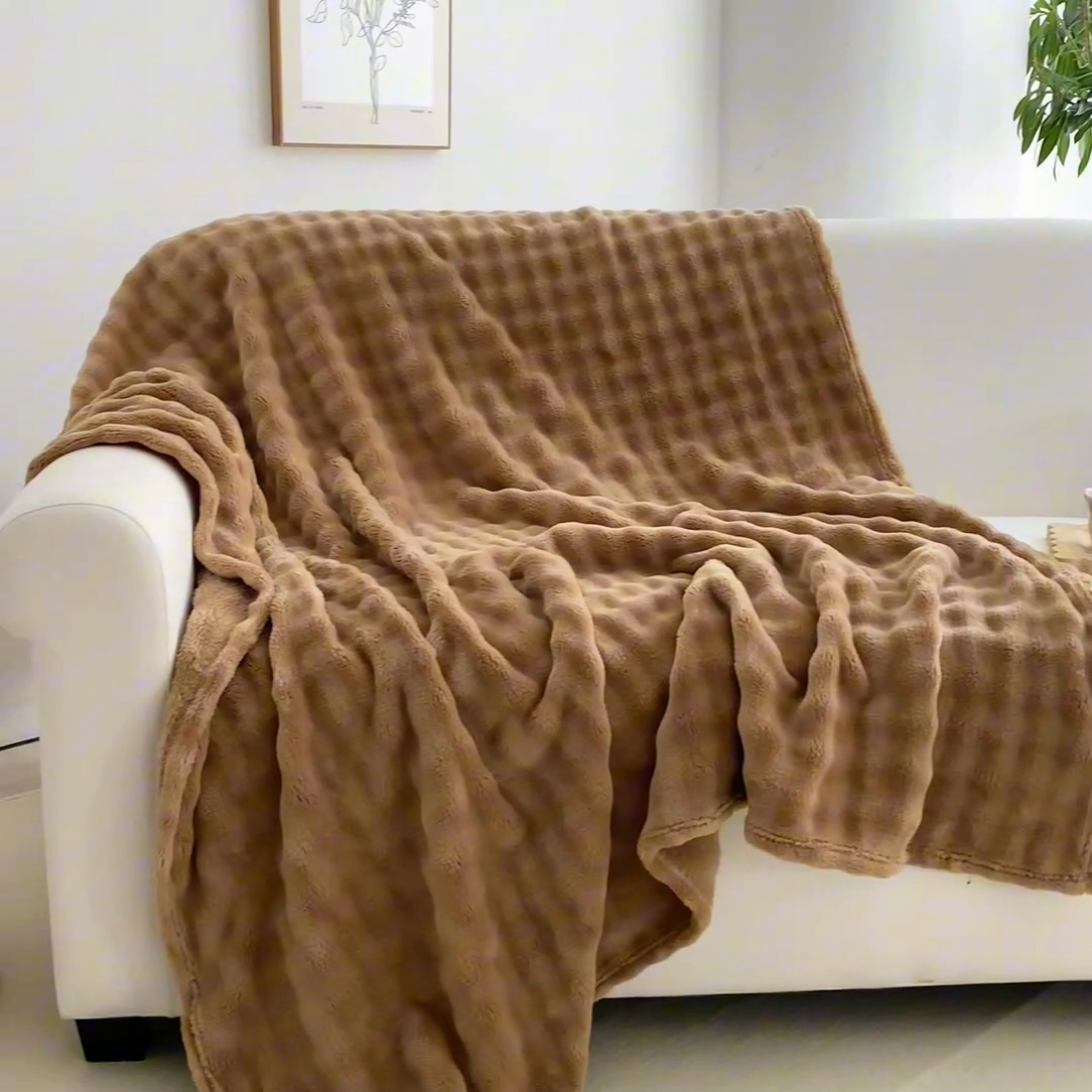 91家纺网 家纺一手货源 找家纺 巴木赫 2024新款法兰绒泡泡卷边毯子毛毯 卡其