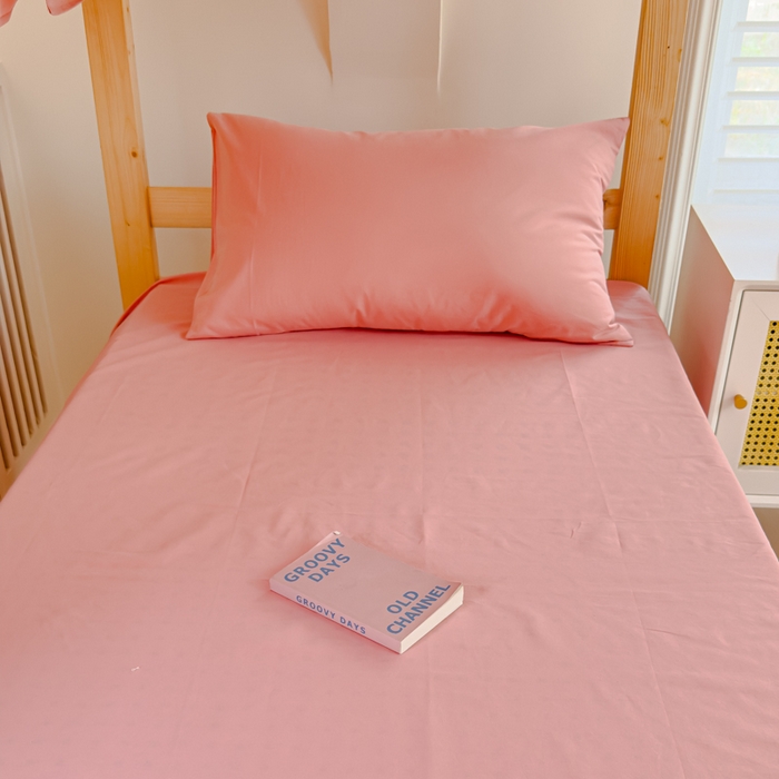 91家纺网 家纺一手货源 找家纺 金丝鸟家纺 2024新款A类全棉色织水洗棉单床单系列（学生床） 粉色