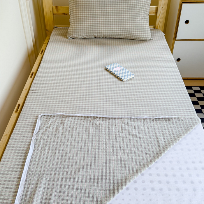 91家纺网 家纺一手货源 找家纺 金丝鸟家纺 2024新款全棉色织水洗棉水晶绒床垫套 浅绿红条田格