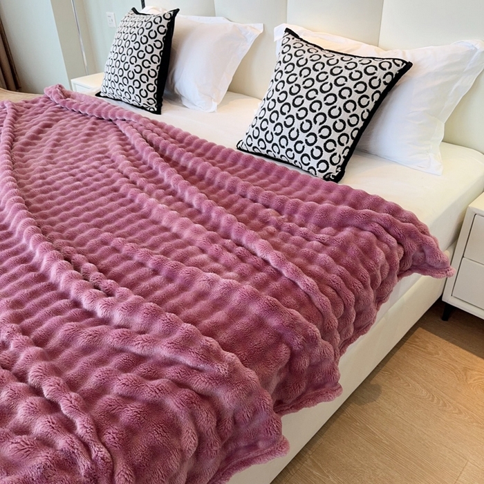 91家纺网 家纺一手货源 找家纺 兜米家居 2024新款纯色仿兔毛泡泡毛毯牛奶绒毛毯午睡毯 木槿紫