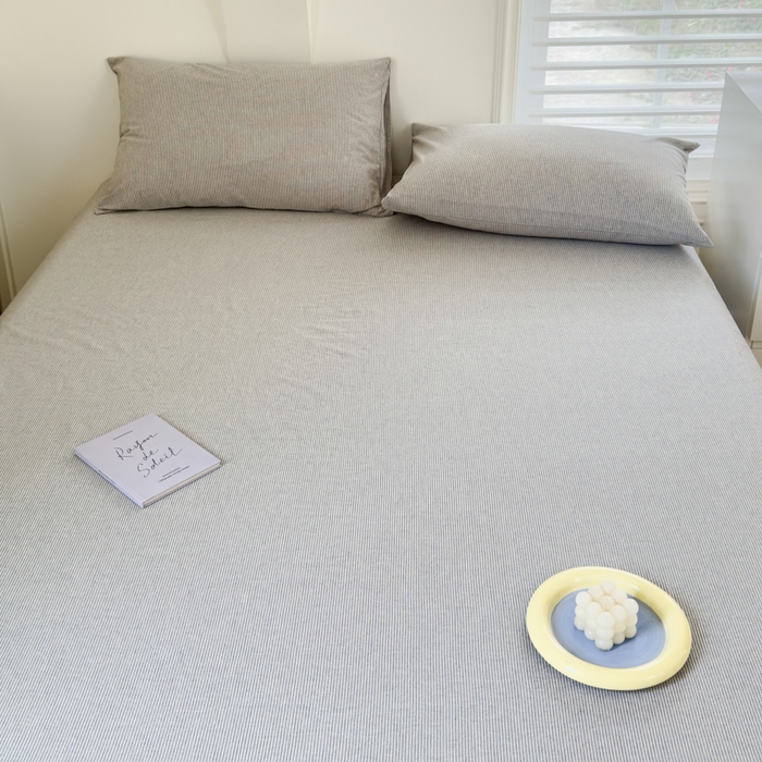 91家纺网 家纺一手货源 找家纺 金丝鸟家纺 2024新款A类全棉色织水洗棉单床单系列 灰细条