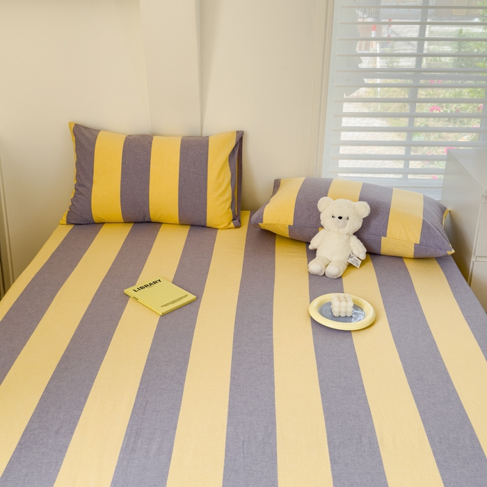 91家纺网 家纺一手货源 找家纺 金丝鸟家纺 2024新款A类全棉色织水洗棉床笠系列 黄紫大竖条