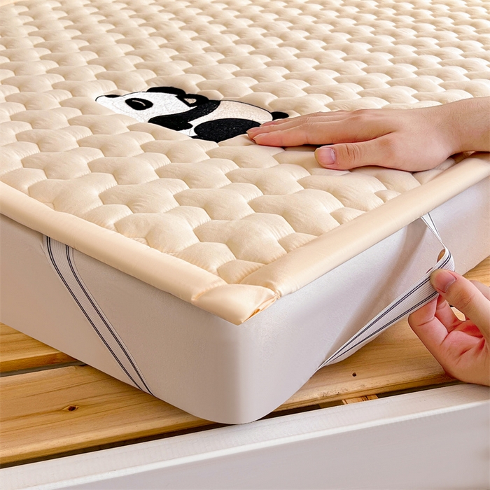 91家纺网 家纺一手货源 找家纺 雯豆家纺 2024新款纯色绣花床垫床褥床护垫上下铺学生宿舍单人床护垫-熊猫 床褥款-熊猫-奶茶杏