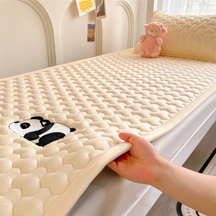 91家纺网 家纺一手货源 找家纺 雯豆家纺 2024新款纯色绣花床垫床褥床护垫上下铺学生宿舍单人床护垫-熊猫 床褥款-熊猫-奶茶杏