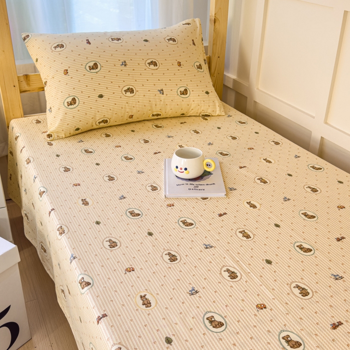 91家纺网 家纺一手货源 找家纺 金丝鸟家纺 2024新款全棉小清新印花单床单系列（学生床） 美美熊