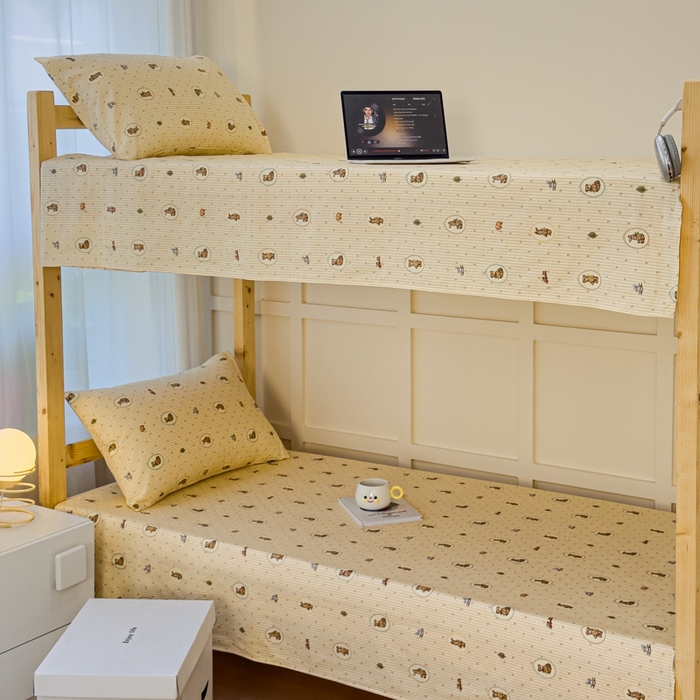 91家纺网 家纺一手货源 找家纺 金丝鸟家纺 2024新款全棉小清新印花单床单系列（学生床） 美美熊