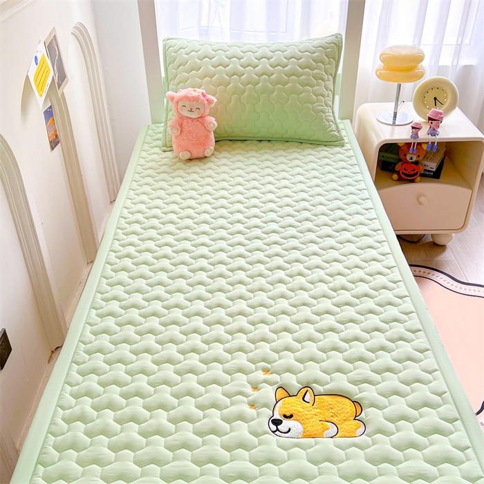 91家纺网 家纺一手货源 找家纺 雯豆家纺 2024新款学生上下铺纯色绣花床垫床褥宿舍单人床护垫-柯基 床褥款-柯基-清雅绿