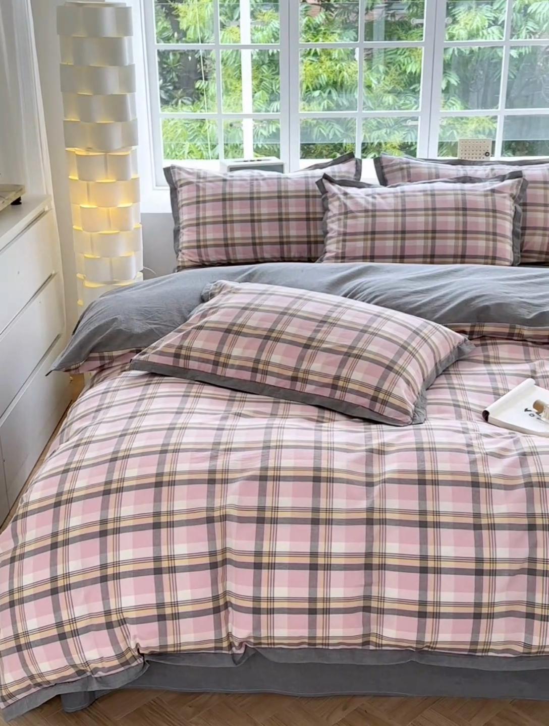 91家纺网 家纺一手货源 找家纺 宜家坊 2024新款全棉色织水洗棉宽边断角四件套 幸福恋曲-粉