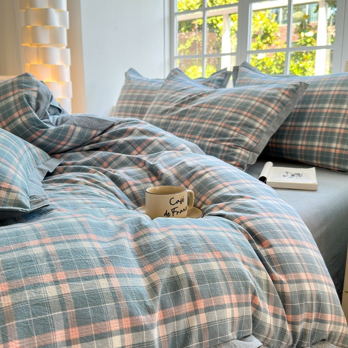 91家纺网 家纺一手货源 找家纺 宜家坊 2024新款全棉色织水洗棉宽边断角四件套 小幸运-粉蓝