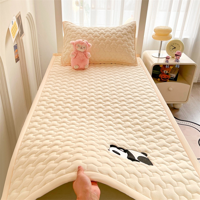 91家纺网 家纺一手货源 找家纺 雯豆家纺 2024新款纯色绣花床垫床褥床护垫上下铺学生宿舍单人床护垫-熊猫 床褥款-熊猫-奶茶杏