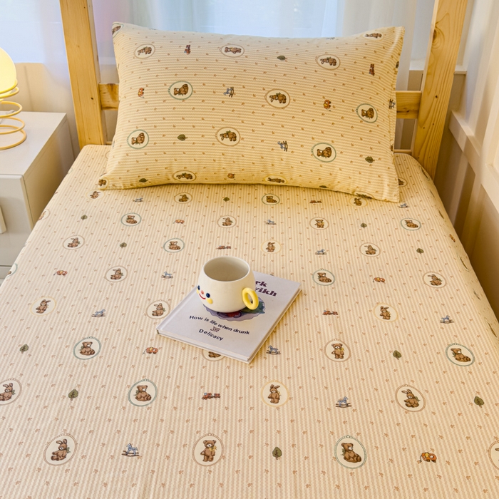 91家纺网 家纺一手货源 找家纺 金丝鸟家纺 2024新款全棉小清新印花单床单系列（学生床） 美美熊