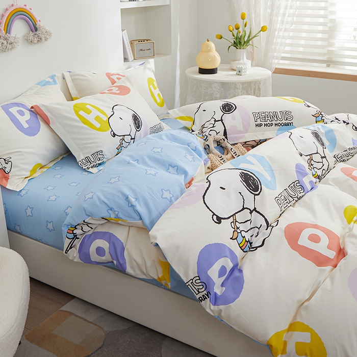 91家纺网 家纺一手货源 找家纺 钰伶 13372全棉史努比纯棉床单床笠款四件套（预留6厘米缩水尺寸） 彩色字母