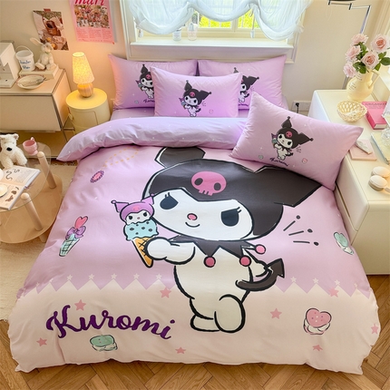 91家纺网 家纺一手货源 找家纺 名兮家居 2024新款三丽鸥全棉13372大版数码印花四件套【含防伪标】 贪吃库洛米