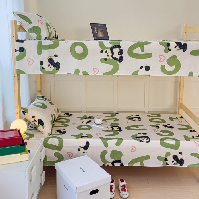 91家纺网 家纺一手货源 找家纺 金丝鸟家纺 2024新款全棉小清新印花单床单系列（学生床） 国宝字母