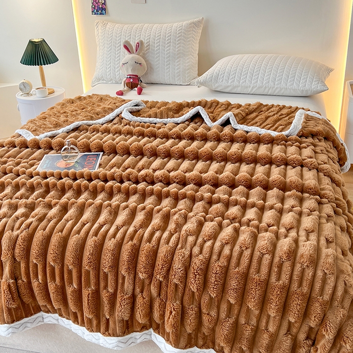 91家纺网 家纺一手货源 找家纺 芸锦豪 2024新款仿裘皮兔绒毛毯竹节绒包边款毛毯 咖色