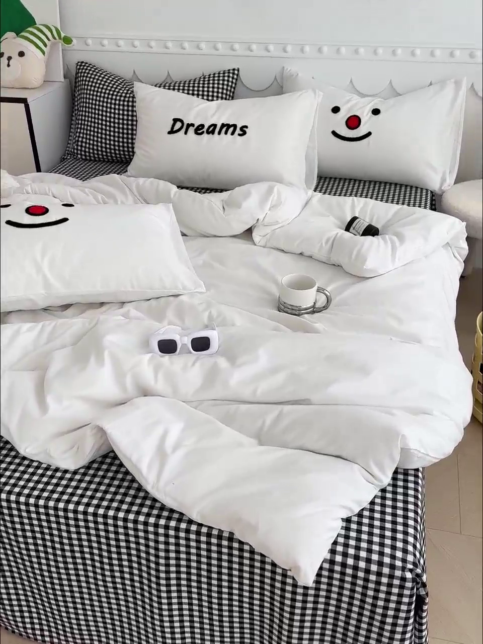 91家纺网 家纺一手货源 找家纺 曼谷家纺 新款软糯糯个性毛巾绣四件套磨毛床上用品水洗棉三件套件 微笑格子