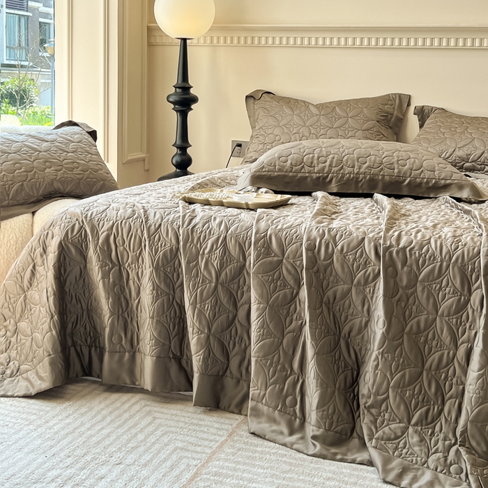 91家纺网 家纺一手货源 找家纺 若未家居 LOVEWE HOUSE 2025新款50S兰精天丝软凉席床盖三件套 摩卡棕