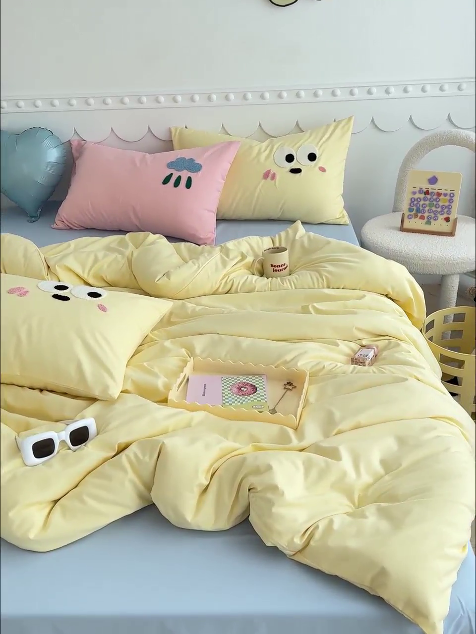 91家纺网 家纺一手货源 找家纺 曼谷家纺 新款软糯糯个性毛巾绣四件套磨毛床上用品水洗棉三件套件 棉花糖-芝士蓝