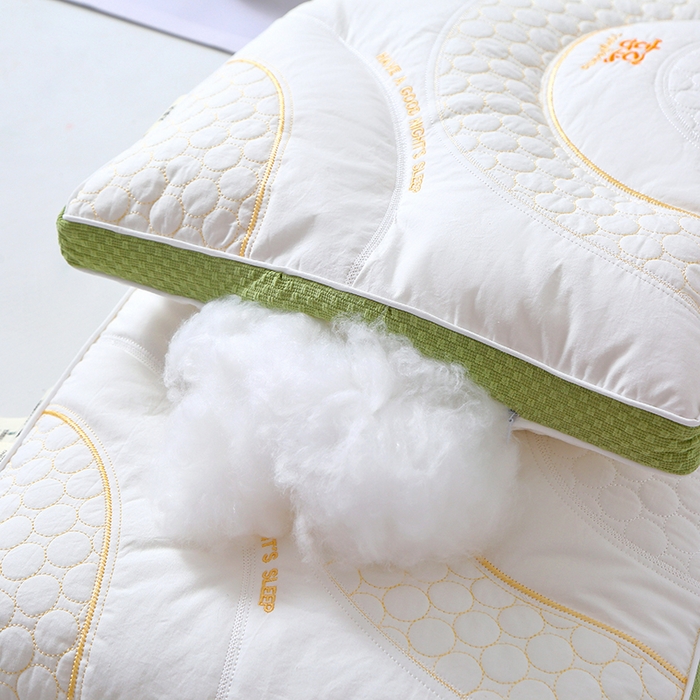 91家纺网 家纺一手货源 找家纺 糖果枕芯 2024新款儿童枕芯分区护颈学生枕头40x60cm 喜豆绿色边