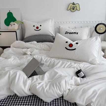 91家纺网 家纺一手货源 找家纺 曼谷家纺 新款软糯糯个性毛巾绣四件套磨毛床上用品水洗棉三件套件 微笑格子