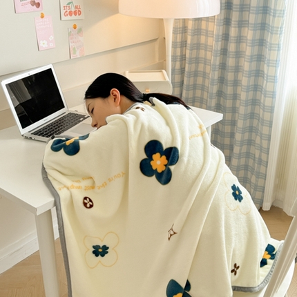 91家纺网 家纺一手货源 找家纺 （总）简宜家居 2025新款牛奶绒印花披肩毯午休毯