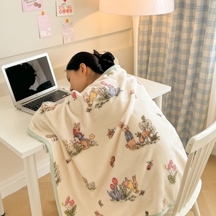 91家纺网 家纺一手货源 找家纺 （总）简宜家居 2025新款牛奶绒印花披肩毯午休毯