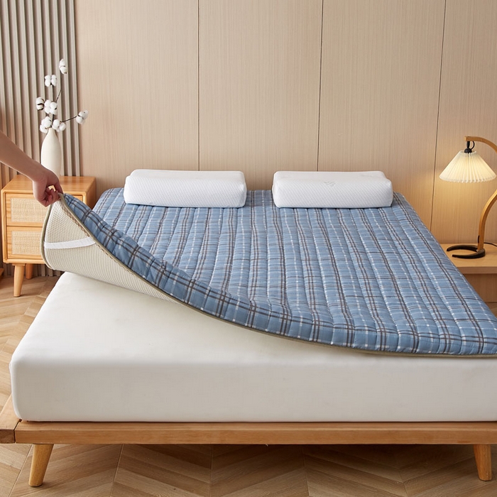 91家纺网 家纺一手货源 找家纺 暖季家纺 2025新款A类全棉无印风棉花床垫系列成人款 简兮蓝