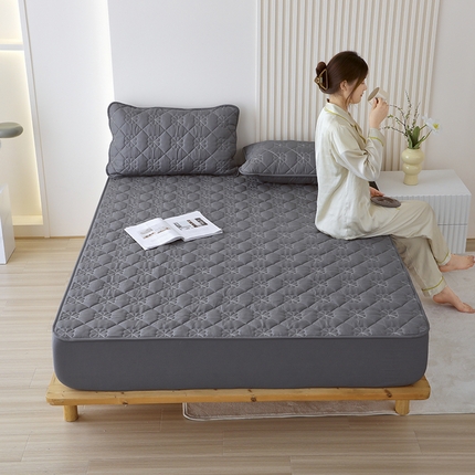 91家纺网 家纺一手货源 找家纺 沐沐家纺 2026新款四叶草款夹棉床笠 深灰