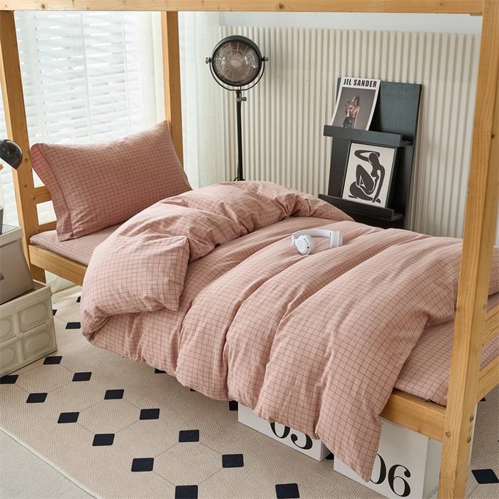 91家纺网 家纺一手货源 找家纺 三沁 2024新款全棉色织水洗棉开学季学生六件套 潮格豆沙