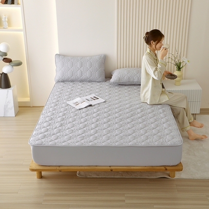 91家纺网 家纺一手货源 找家纺 沐沐家纺 2026新款四叶草款夹棉床笠 浅灰