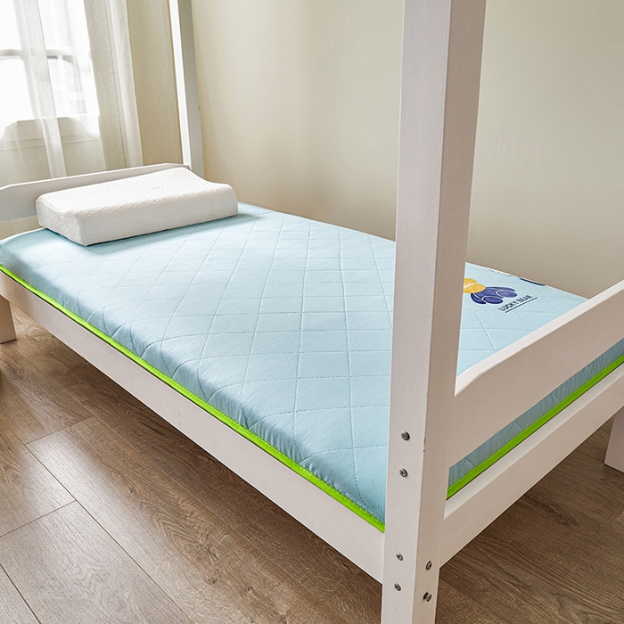 91家纺网 家纺一手货源 找家纺 瑶瑶家居床垫 2024新款水洗棉学生床垫 小熊蓝-绿边