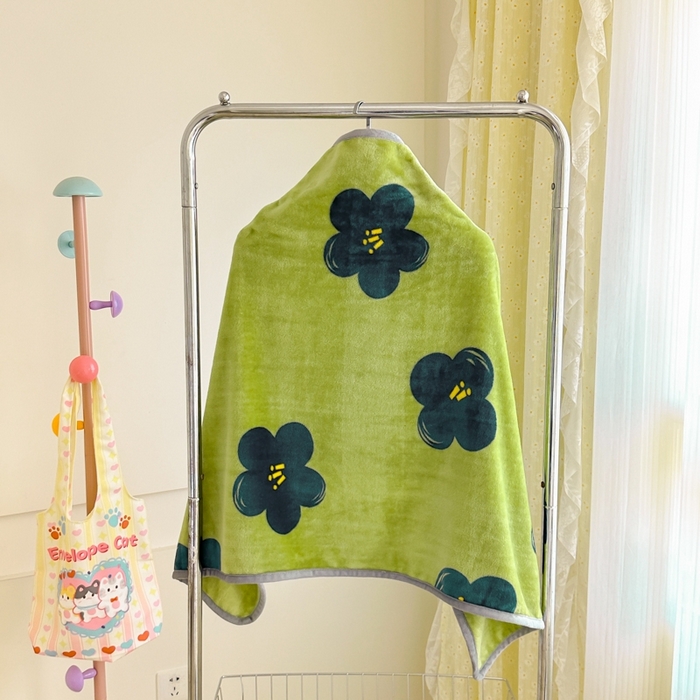 91家纺网 家纺一手货源 找家纺 简宜家居 2025新款牛奶绒印花披肩毯午休毯 绿怡