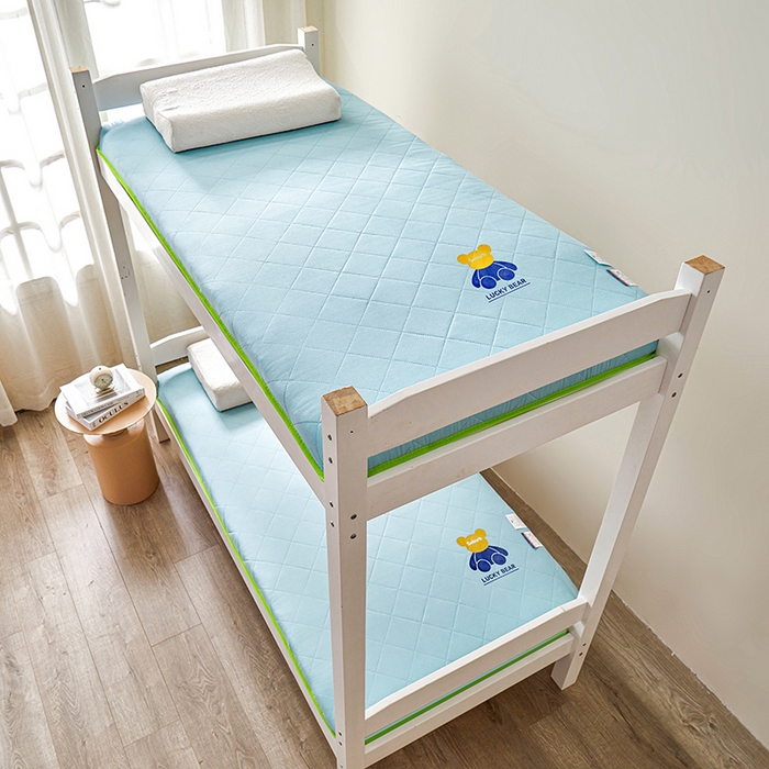 91家纺网 家纺一手货源 找家纺 瑶瑶家居床垫 2024新款水洗棉学生床垫 小熊蓝-绿边