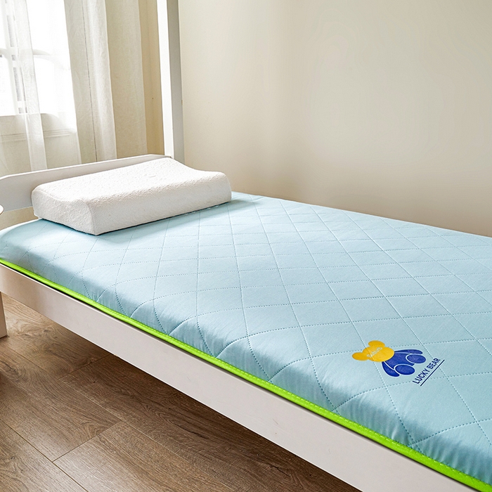 91家纺网 家纺一手货源 找家纺 瑶瑶家居床垫 2024新款水洗棉学生床垫 小熊蓝-绿边