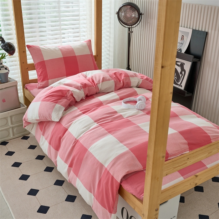 91家纺网 家纺一手货源 找家纺 三沁 2024新款全棉色织水洗棉开学季学生六件套 粉白大格