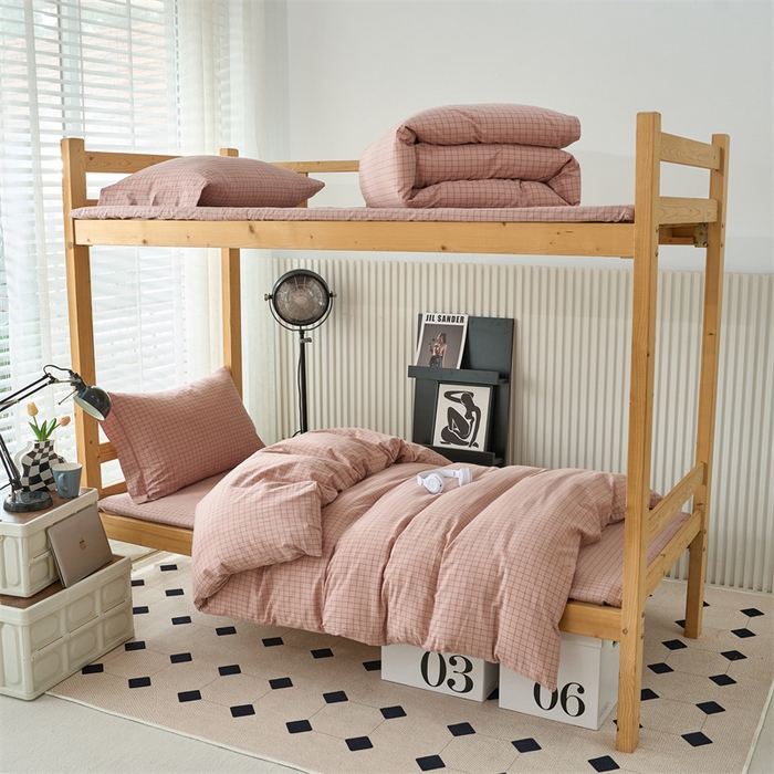 91家纺网 家纺一手货源 找家纺 三沁 2024新款全棉色织水洗棉开学季学生六件套 潮格豆沙