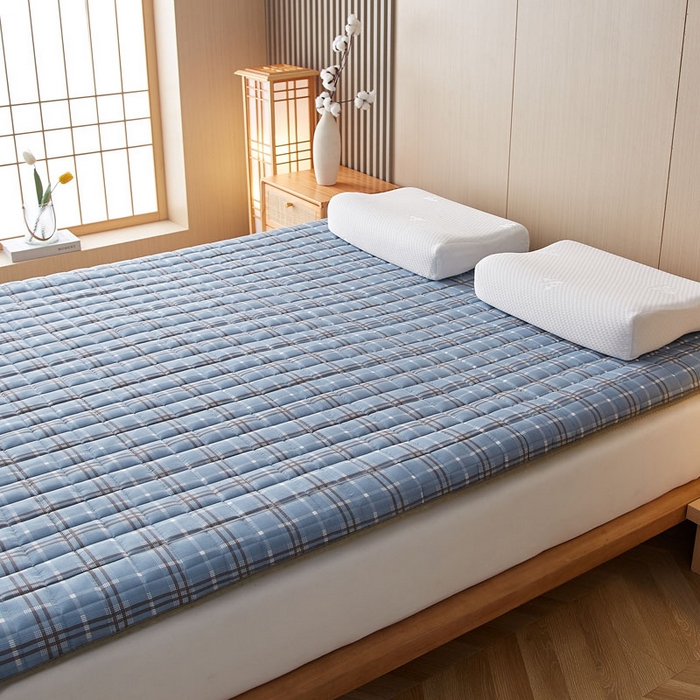 91家纺网 家纺一手货源 找家纺 暖季家纺 2025新款A类全棉无印风棉花床垫系列成人款 简兮蓝