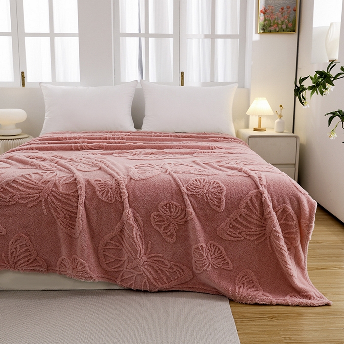 91家纺网 家纺一手货源 找家纺 金来家纺 2024新款单层双面塔芙绒蝴蝶花提花毛毯 蝴蝶粉色