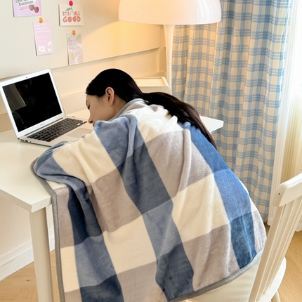 91家纺网 家纺一手货源 找家纺 （总）简宜家居 2025新款牛奶绒印花披肩毯午休毯