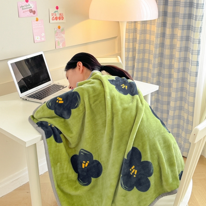 91家纺网 家纺一手货源 找家纺 简宜家居 2025新款牛奶绒印花披肩毯午休毯 绿怡