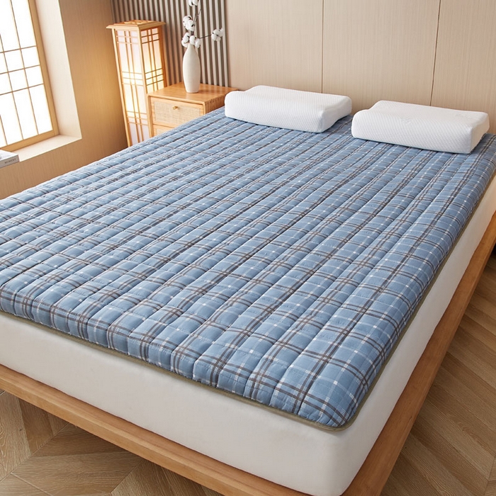 91家纺网 家纺一手货源 找家纺 暖季家纺 2025新款A类全棉无印风棉花床垫系列成人款 简兮蓝