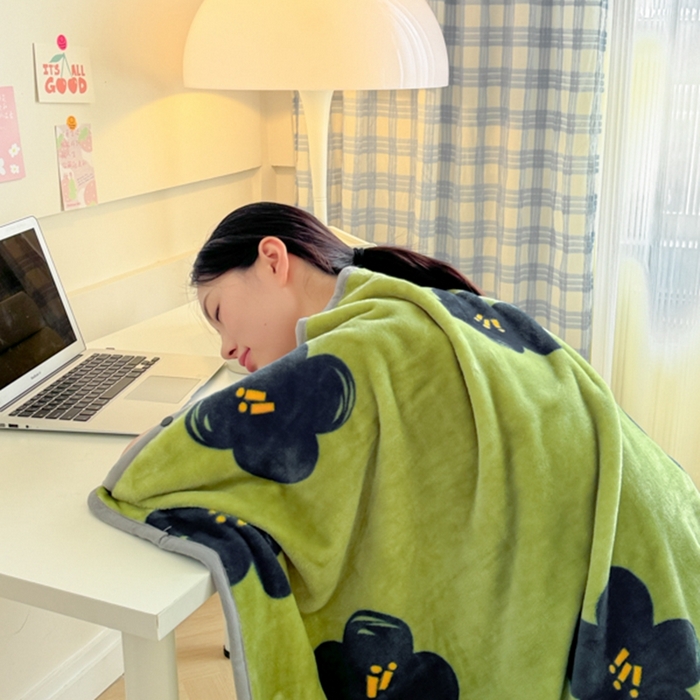 91家纺网 家纺一手货源 找家纺 简宜家居 2025新款牛奶绒印花披肩毯午休毯 绿怡