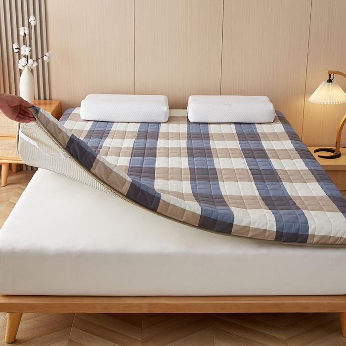 91家纺网 家纺一手货源 找家纺 暖季家纺 2025新款A类全棉无印风棉花床垫系列成人款 蓝大格