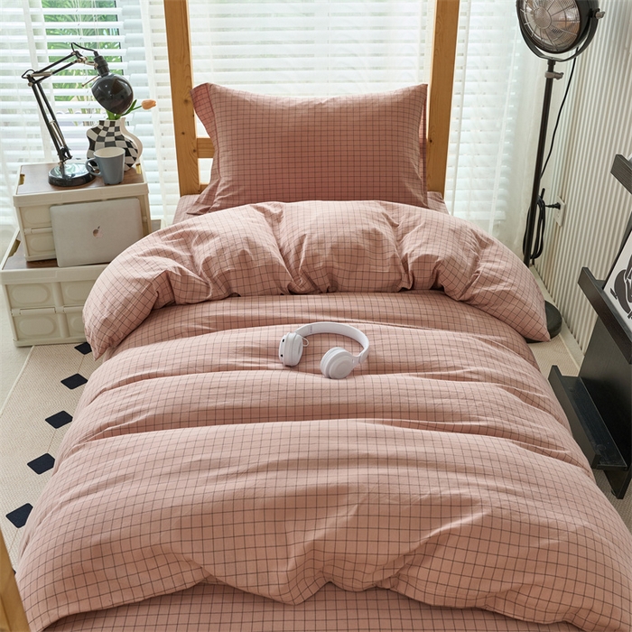 91家纺网 家纺一手货源 找家纺 三沁 2024新款全棉色织水洗棉开学季学生六件套 潮格豆沙